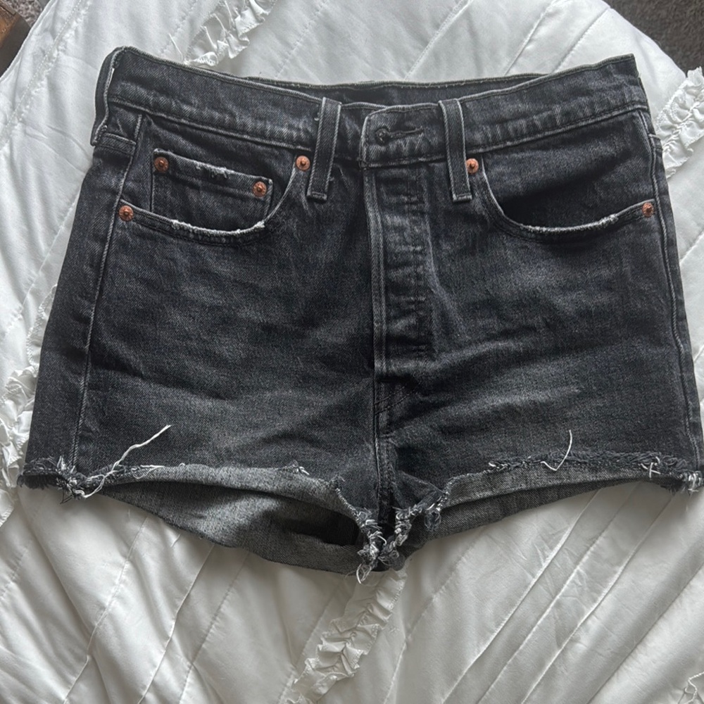 Levi Black Denim Women Shorts!